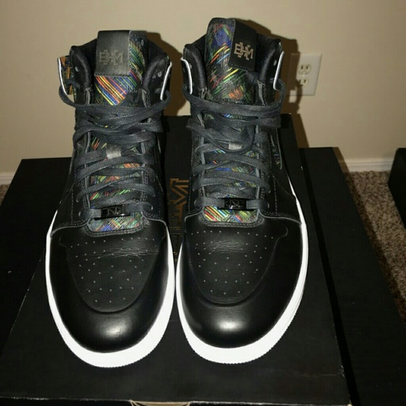 Air Jordan Retro 1 - Picture 5 of 8